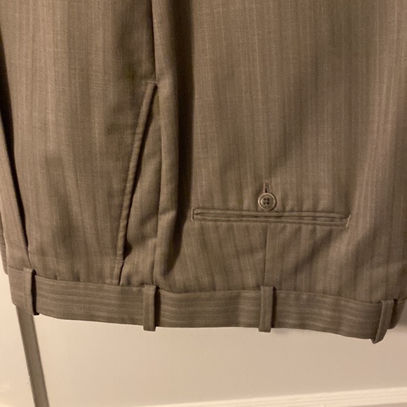 Insignia Men’s Grey Suit - 44L - Picture 8 of 10